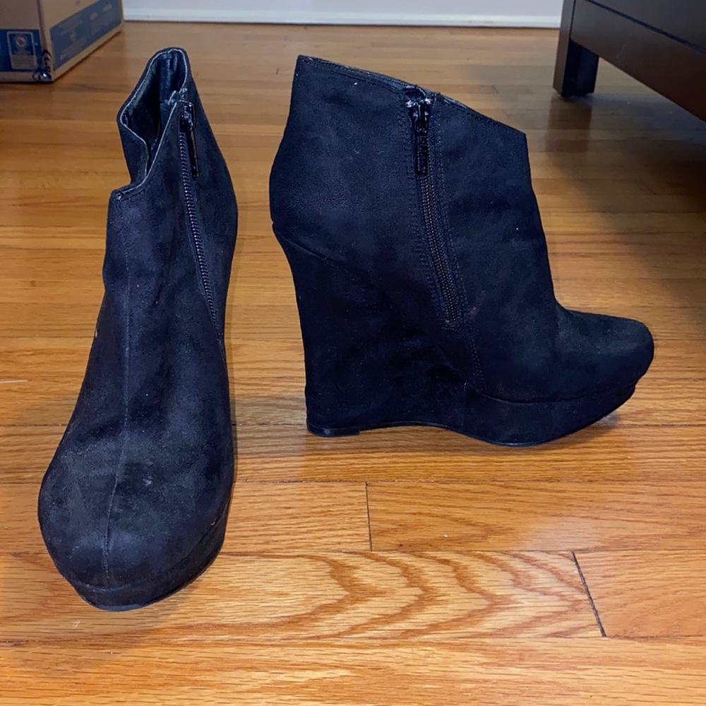 Michael Antonia 5” Black Suede Booties